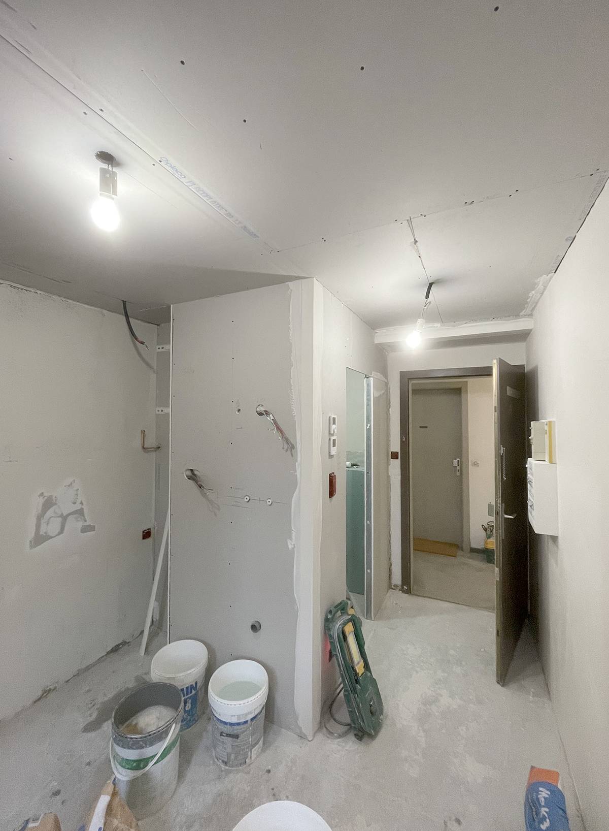 Cloisons, placo hydrofuge et plâtrerie pour la rénovation d'un studio à Strasbourg