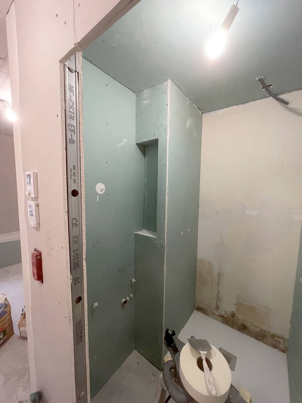 Cloisons, placo hydrofuge et plâtrerie pour la rénovation d'un studio à Strasbourg