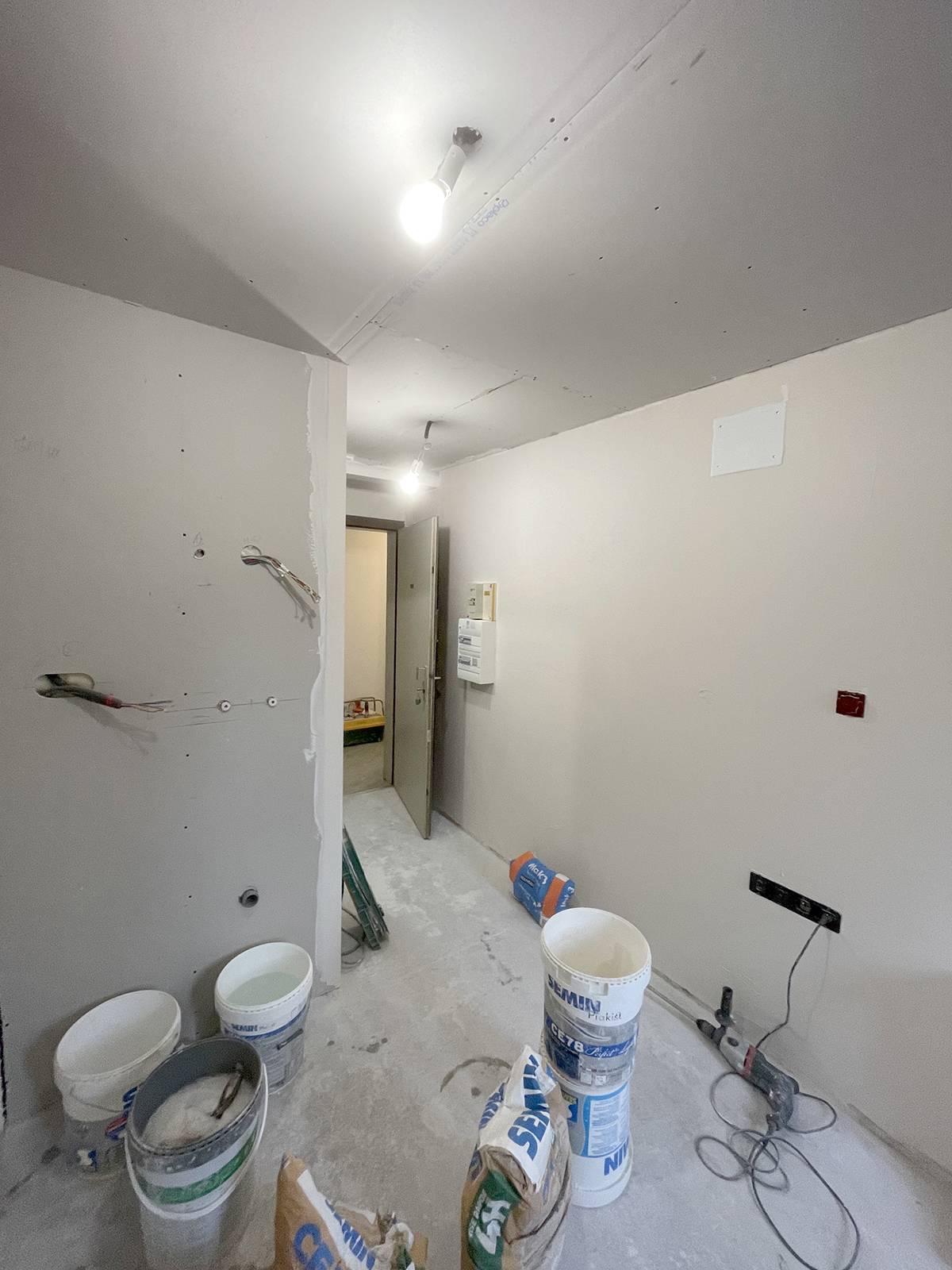 Cloisons, placo hydrofuge et plâtrerie pour la rénovation d'un studio à Strasbourg