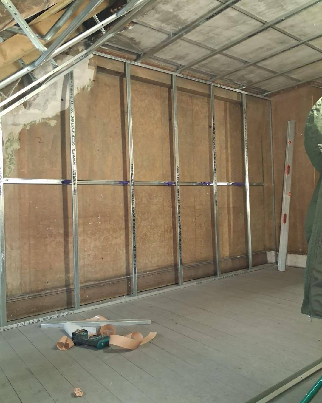 Artisan certifié Qualibat RGE pour la mise en place d'ossature et l'isolation des murs de maison en rénovation à Wasselonne près de Strasbourg, Bas-Rhin