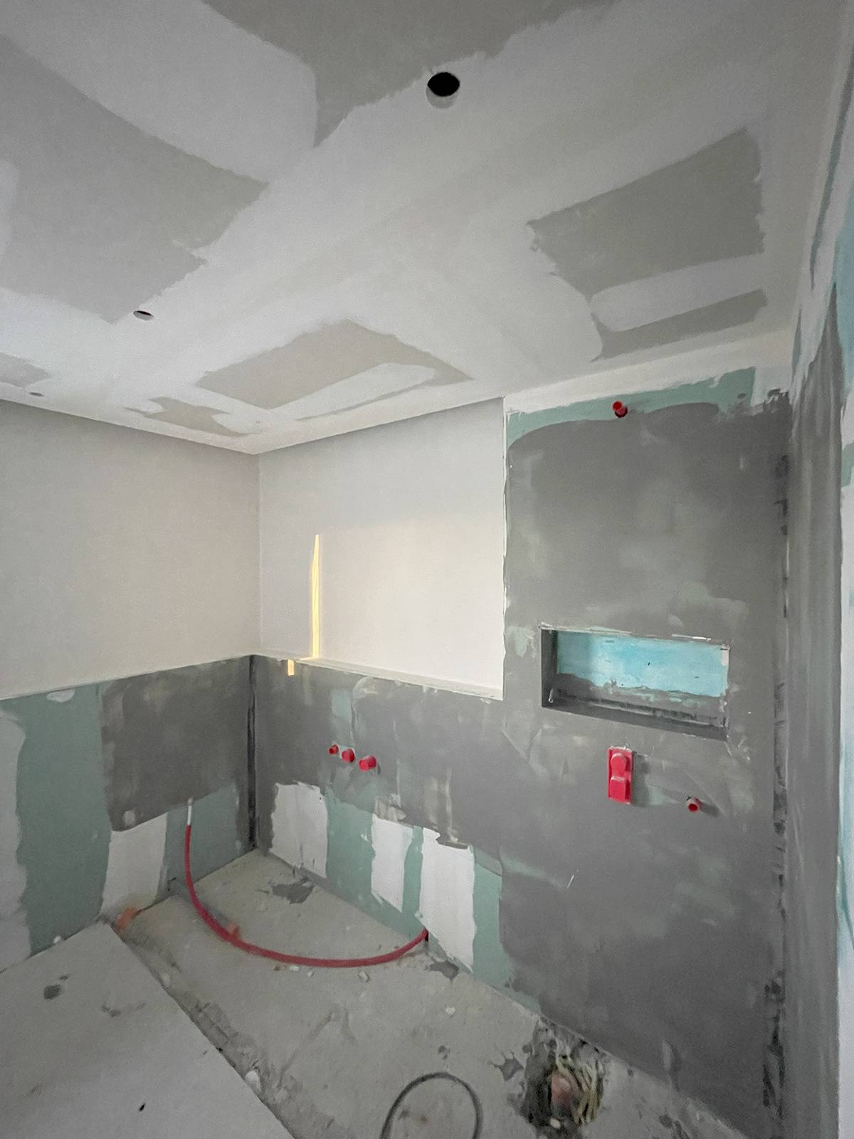 Création de cloisons et plâtrerie dans une maison en construction près de Mittelhausbergen