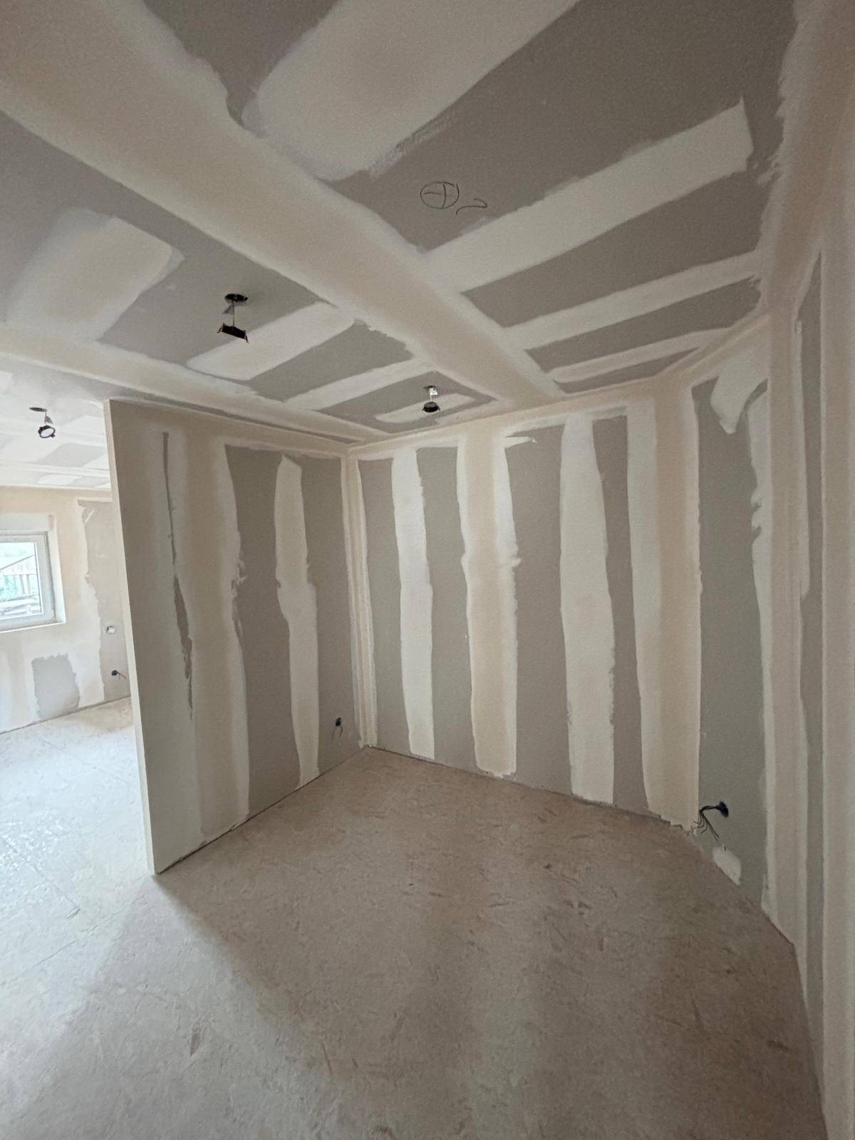 Travaux de plâtrerie haute qualité avec pose de plaques de plâtre et finitions, réalisés dans une maison près de Hochfelden
