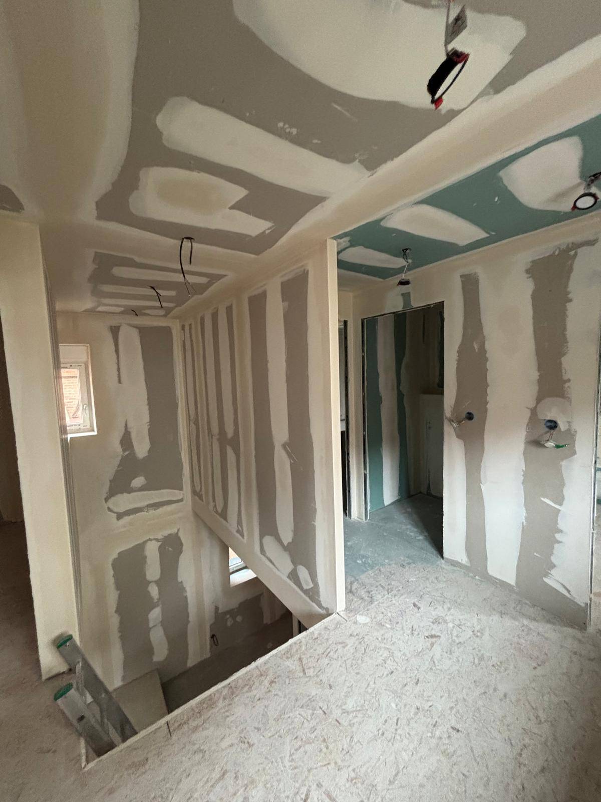 Création de cloisons sur-mesure pour réagencement des espaces intérieurs lors d'une rénovation de maison dans le Bas-Rhin