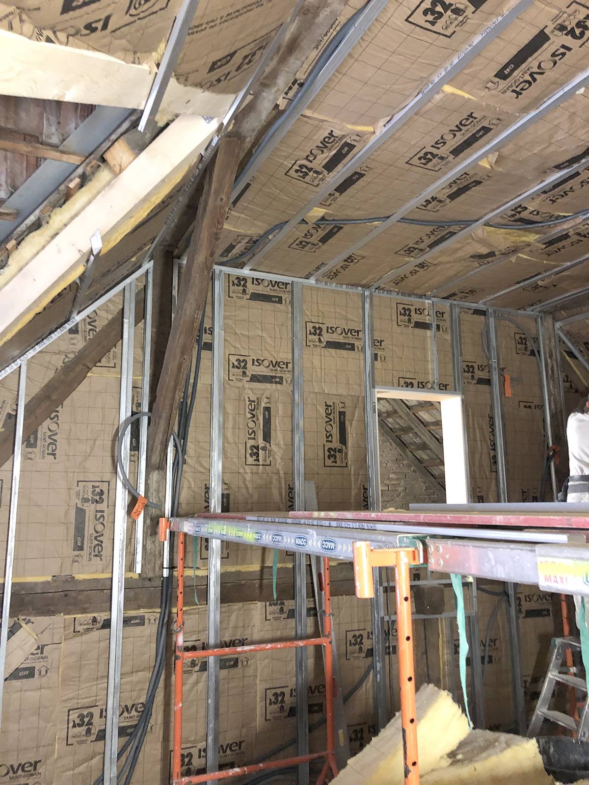 Aménagement et isolation de combles dans une grange en rénovation à Saverne