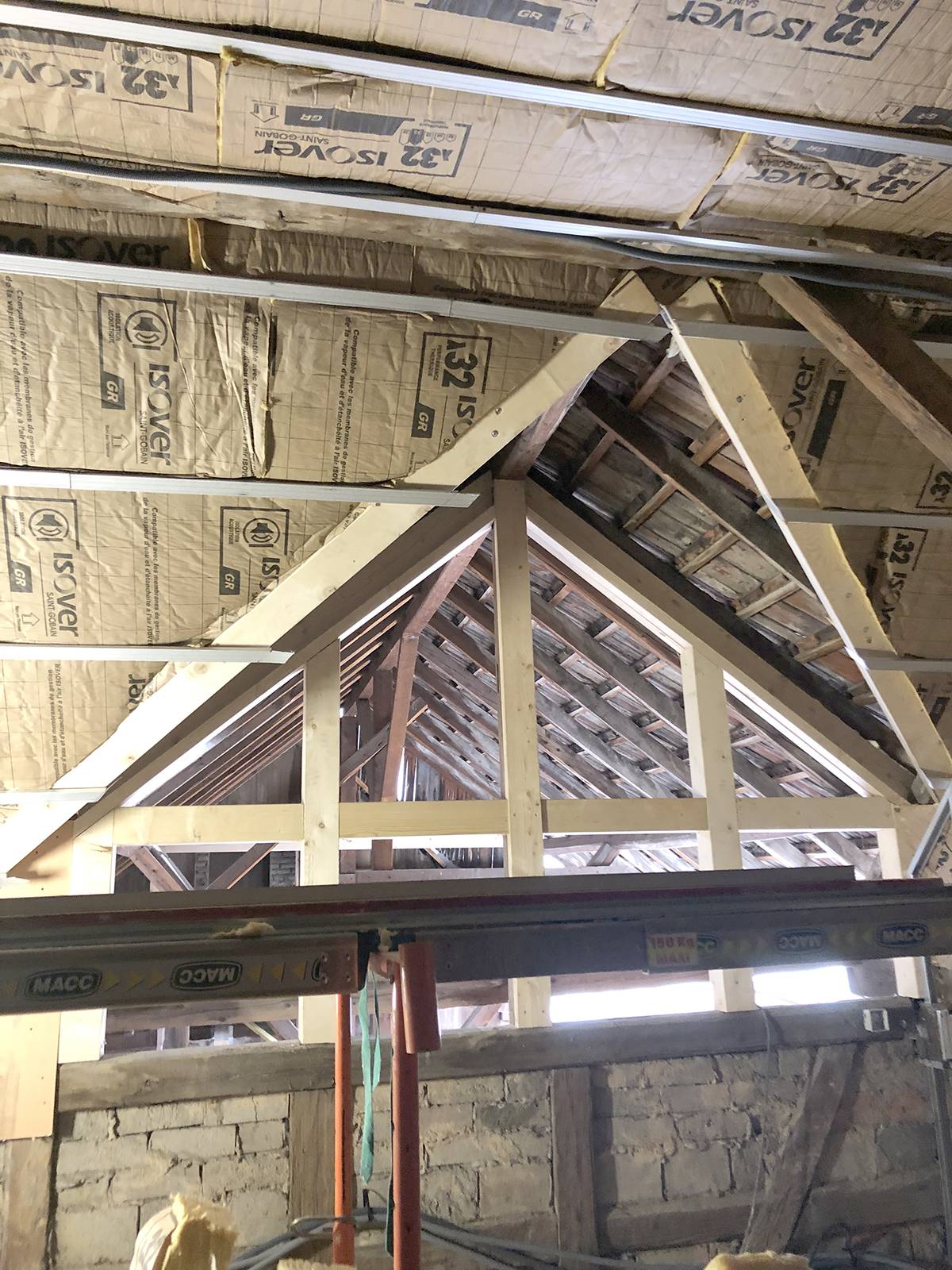 Aménagement et isolation de combles dans une grange en rénovation à Saverne