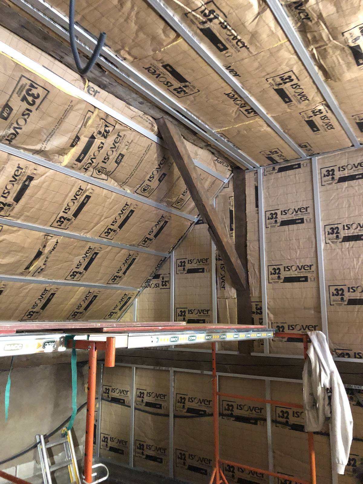 Aménagement et isolation de combles dans une grange en rénovation à Saverne