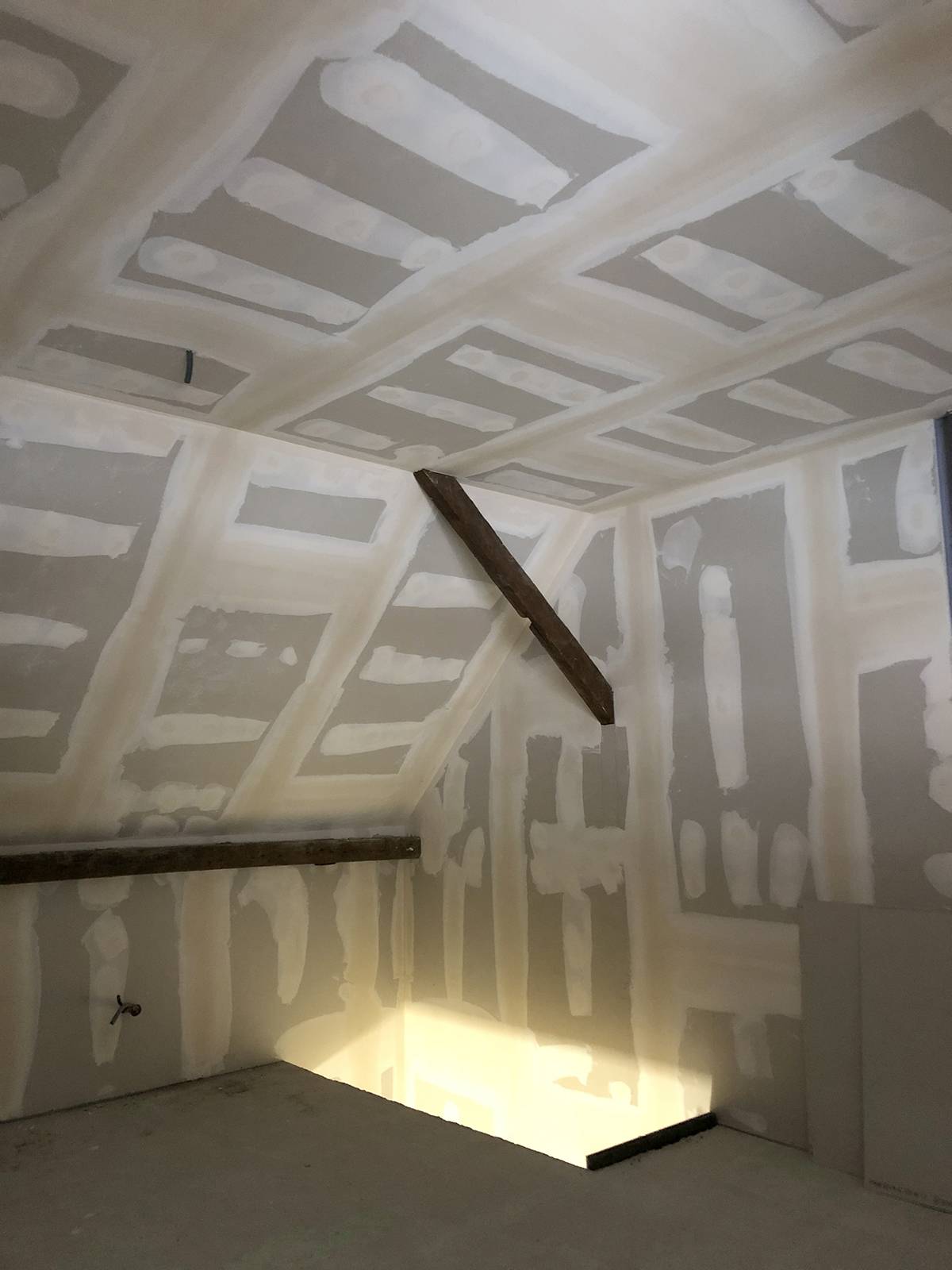 Aménagement et isolation de combles dans une grange en rénovation à Saverne