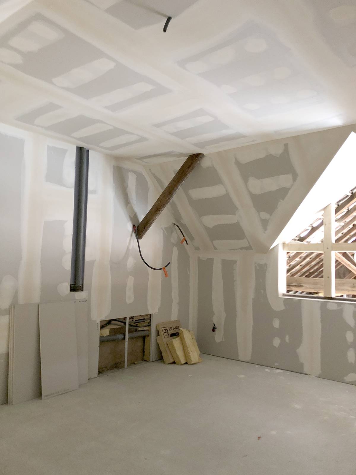 Aménagement et isolation de combles dans une grange en rénovation à Saverne