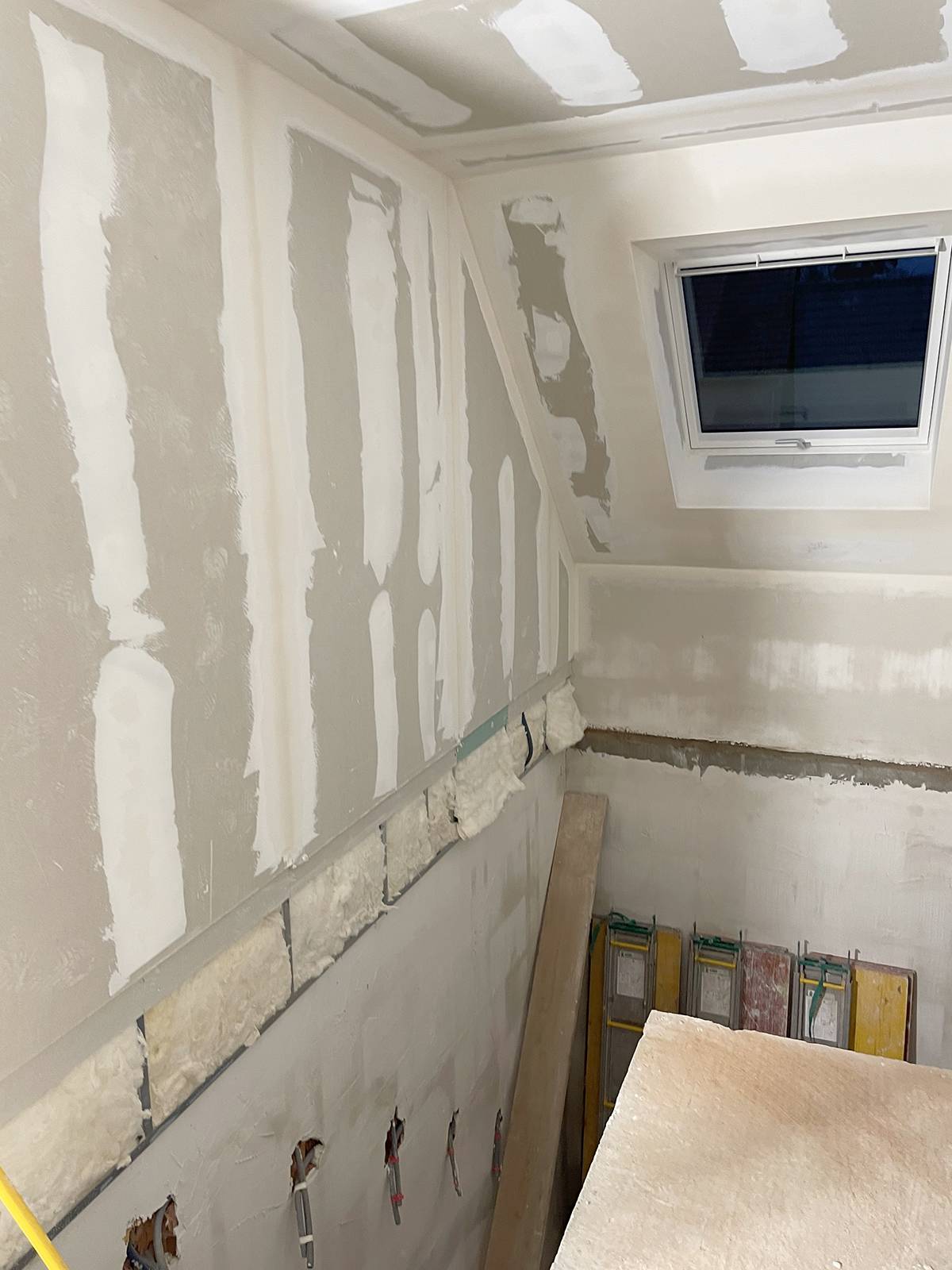 Isolation des murs et plâtrerie dans une maison près de Saverne