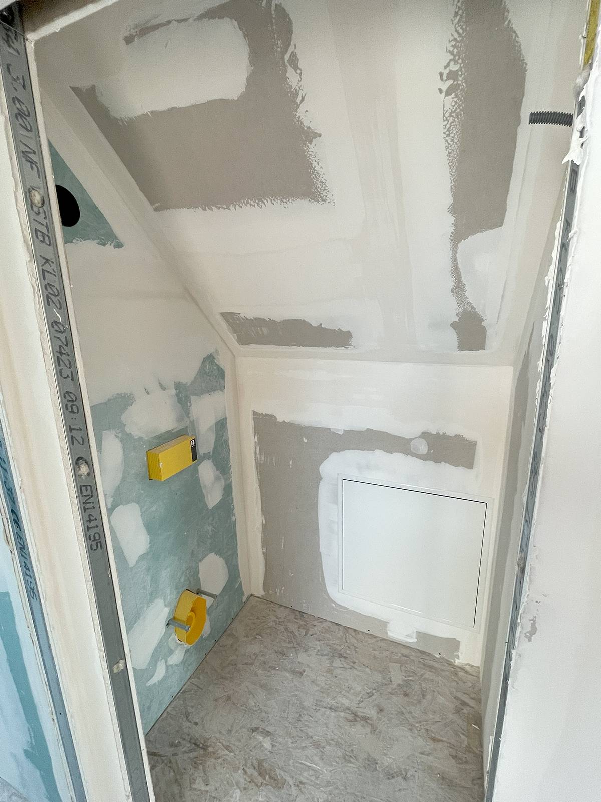 Plaquiste pour rénovation en placo hydrofuge dans une salle de bain sur Brumath