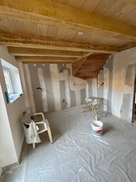 Travaux de plâtrerie traditionnelle et moderne pour rénovation intérieure sur-mesure dans maison alsacienne authentique à Hurtigheim en Alsace